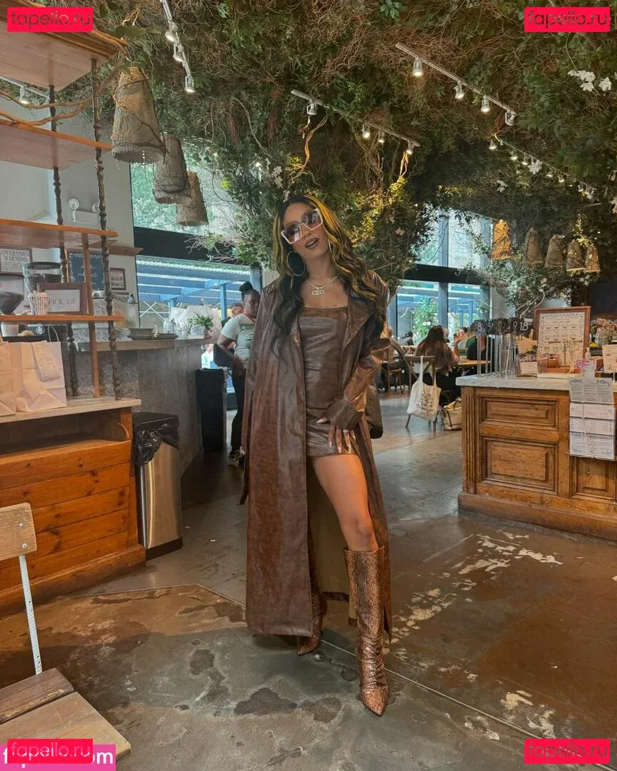 Sasha Banks Onlyfans Photo Gallery 