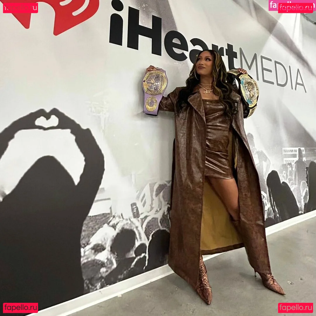 Sasha Banks Onlyfans Photo Gallery 