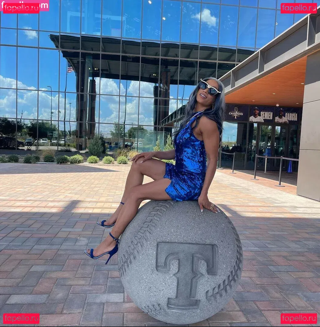 Sasha Banks Onlyfans Photo Gallery 