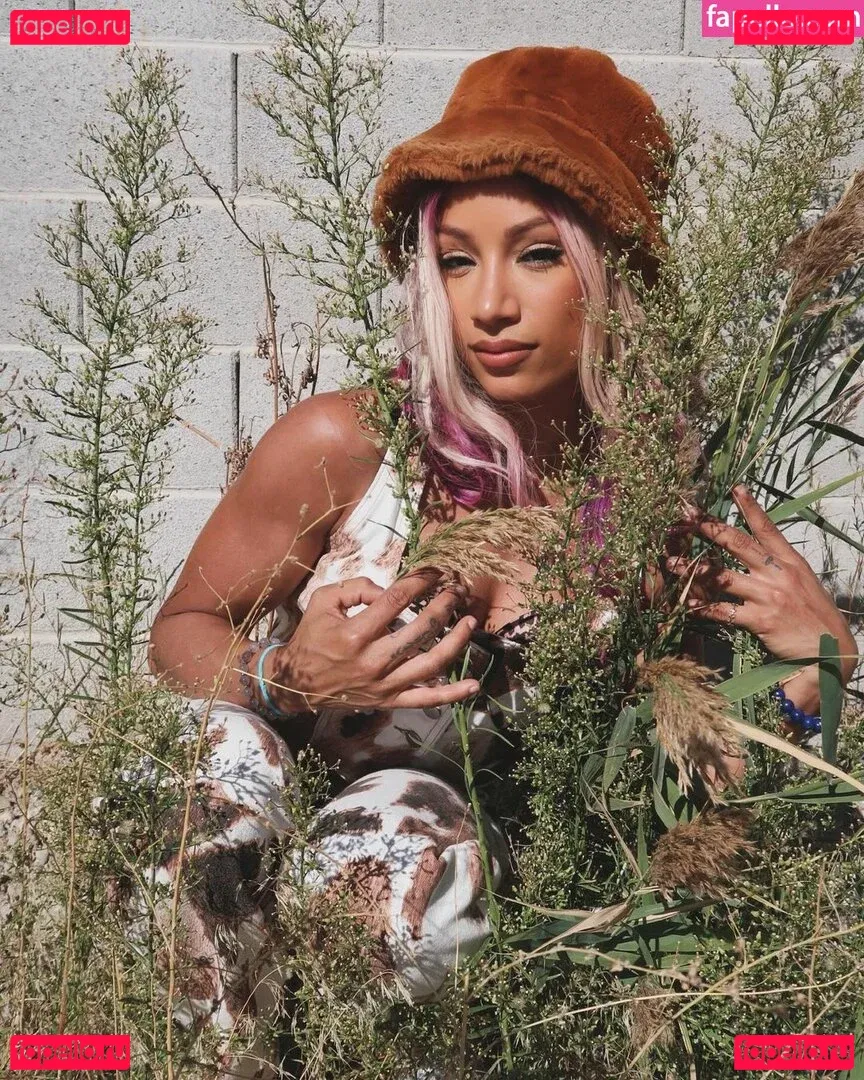 Sasha Banks Onlyfans Photo Gallery 