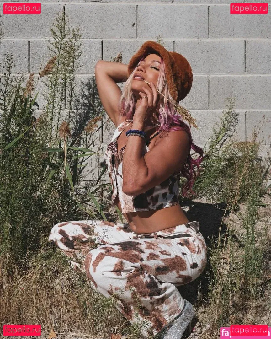 Sasha Banks Onlyfans Photo Gallery 