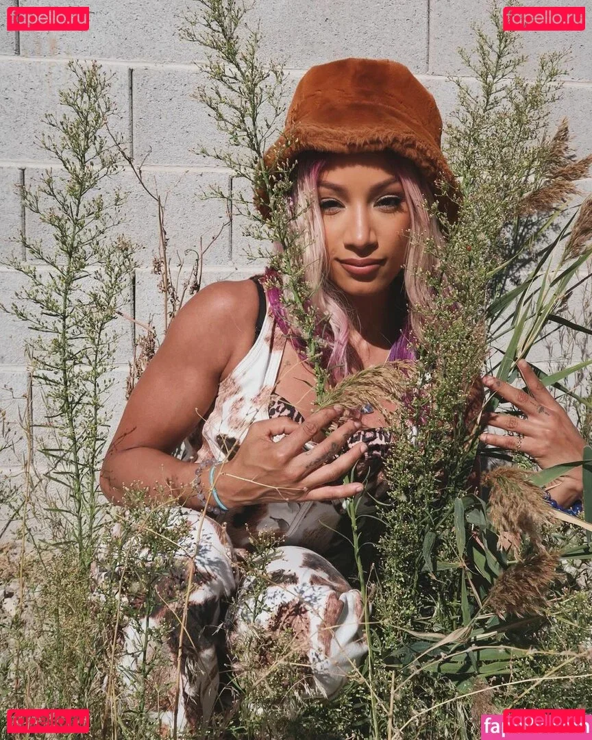 Sasha Banks Onlyfans Photo Gallery 