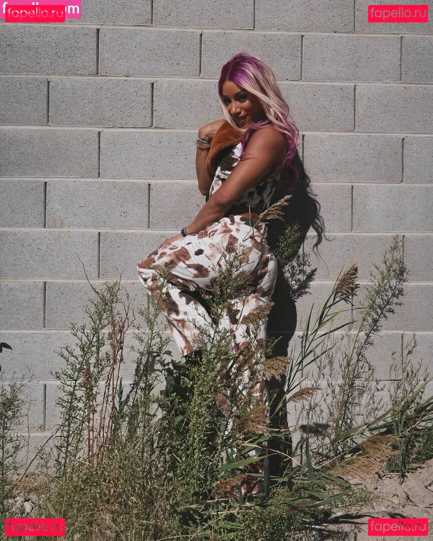 Sasha Banks Onlyfans Photo Gallery 