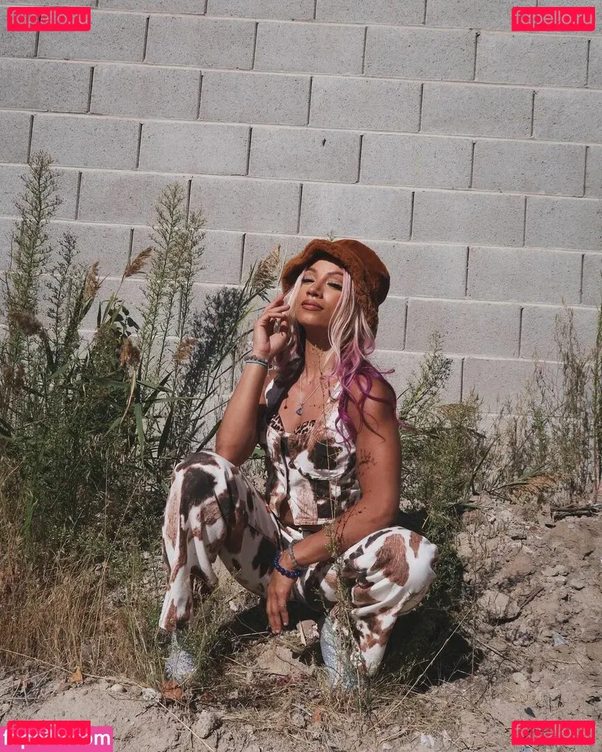 Sasha Banks Onlyfans Photo Gallery 