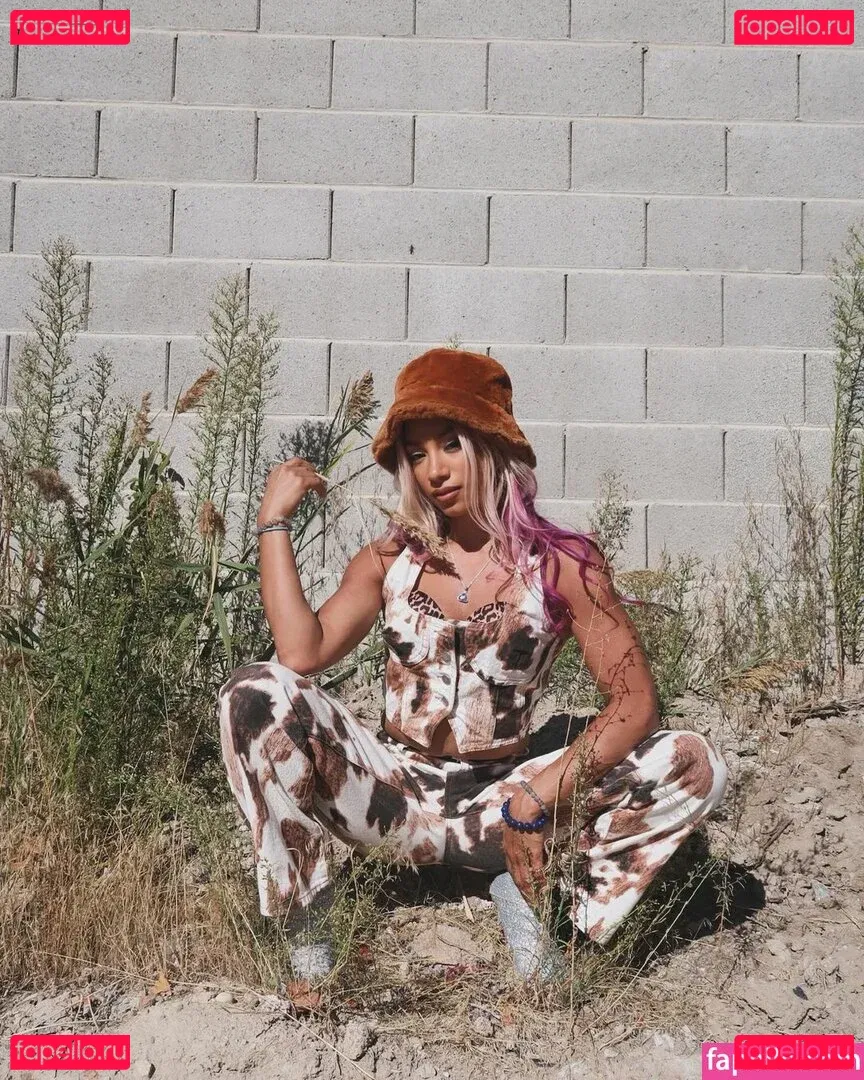 Sasha Banks Onlyfans Photo Gallery 