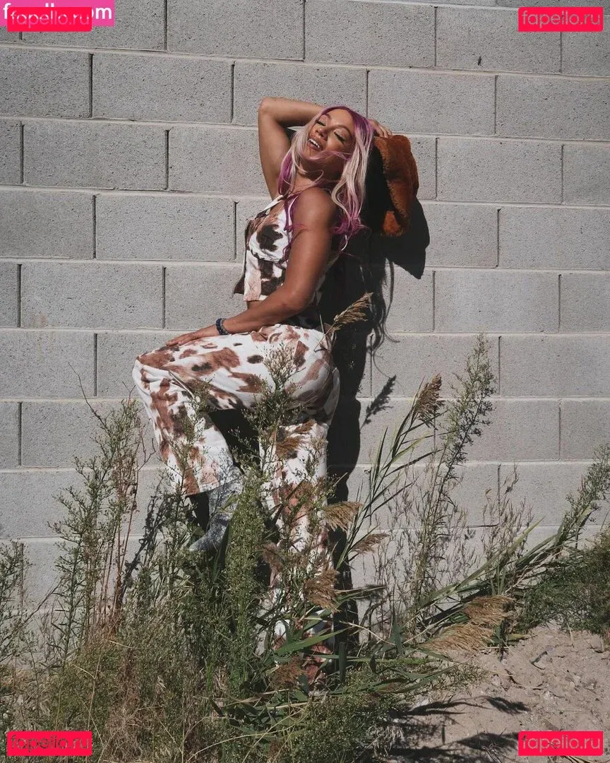 Sasha Banks Onlyfans Photo Gallery 