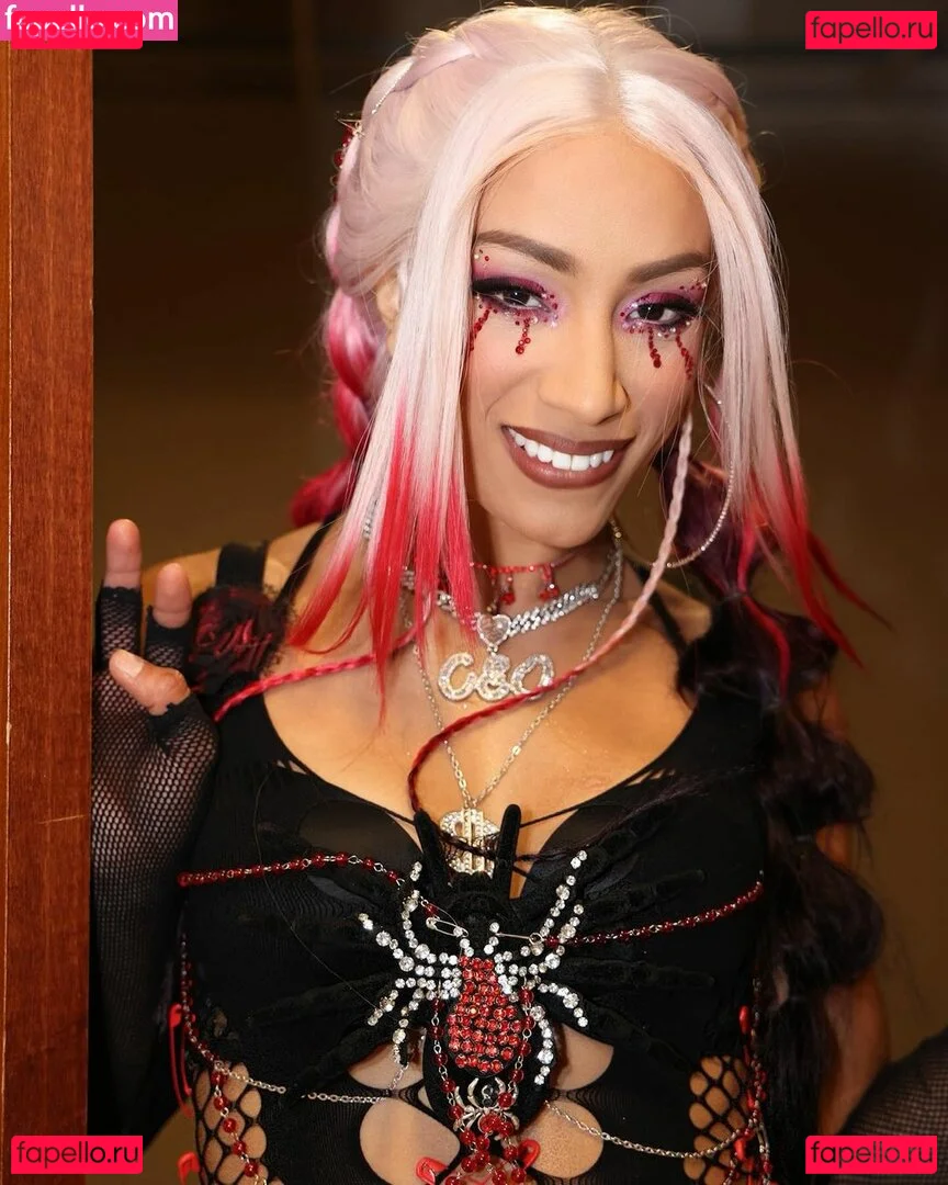 Sasha Banks Onlyfans Photo Gallery 