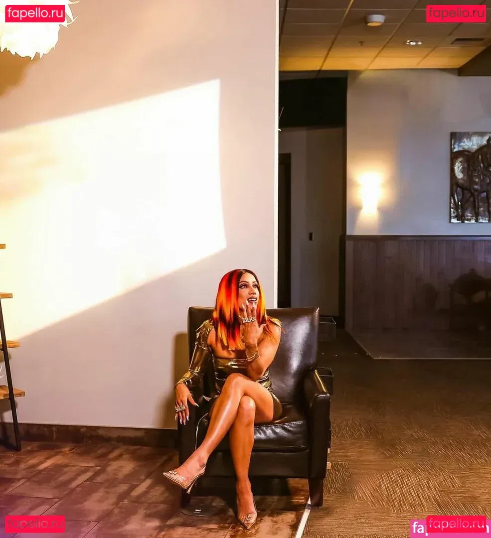 Sasha Banks Onlyfans Photo Gallery 