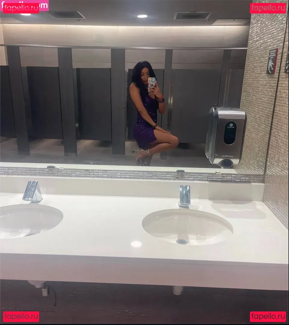 Sasha Banks Onlyfans Photo Gallery 