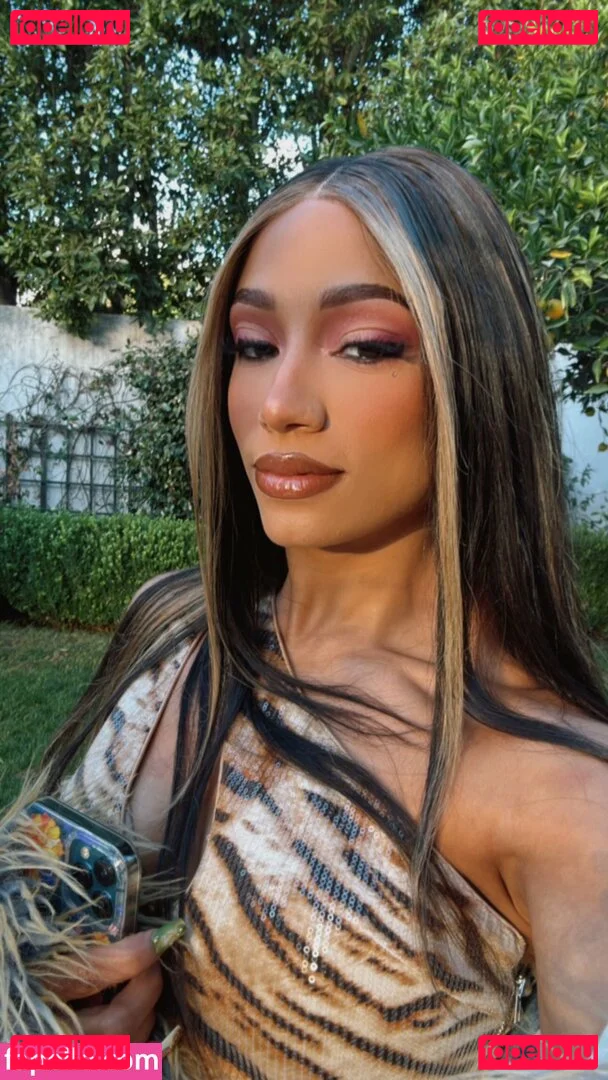 Sasha Banks Onlyfans Photo Gallery 