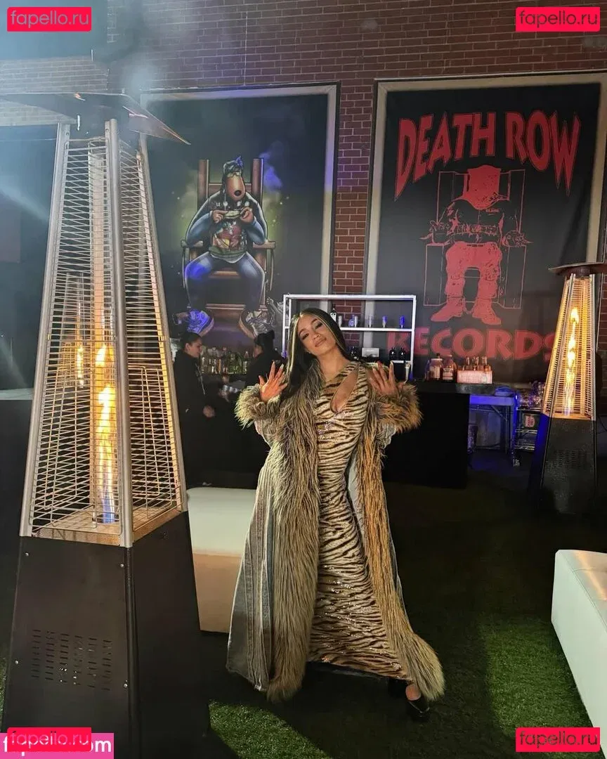 Sasha Banks Onlyfans Photo Gallery 