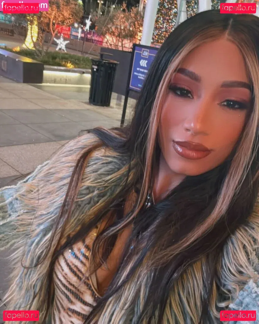 Sasha Banks Onlyfans Photo Gallery 