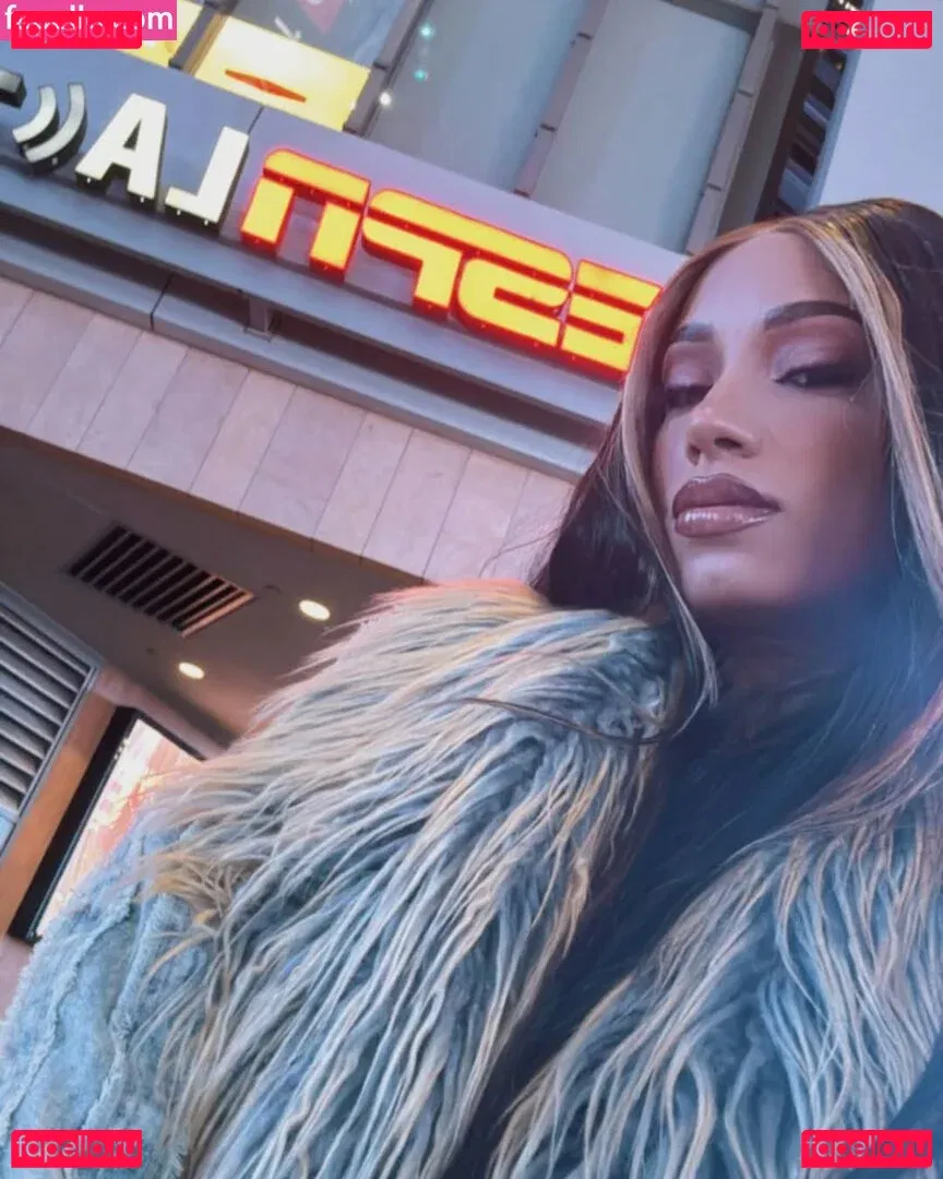 Sasha Banks Onlyfans Photo Gallery 