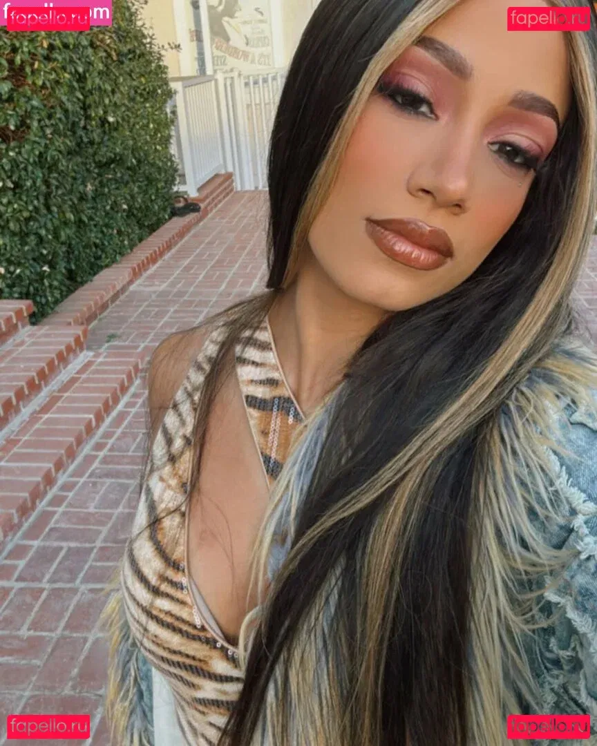 Sasha Banks Onlyfans Photo Gallery 