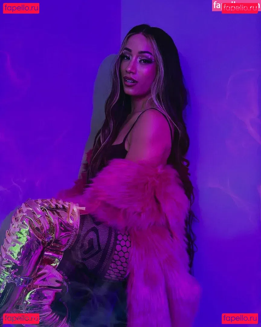 Sasha Banks Onlyfans Photo Gallery 