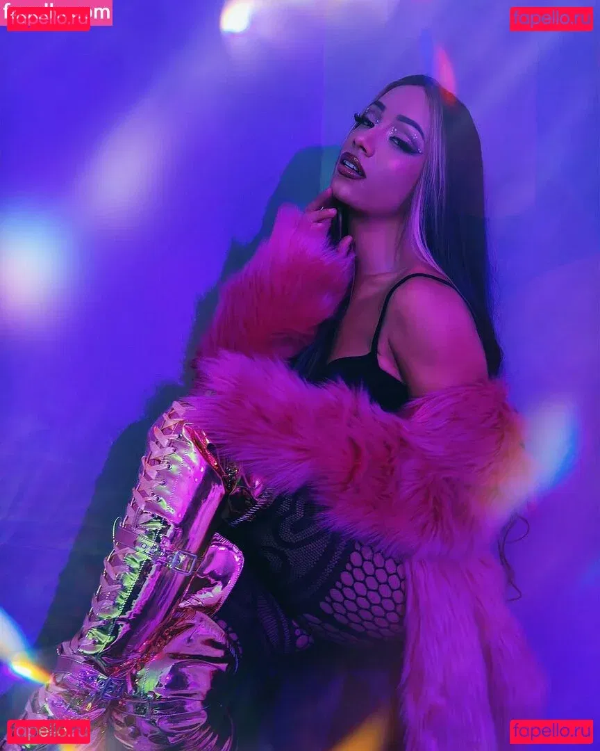 Sasha Banks Onlyfans Photo Gallery 