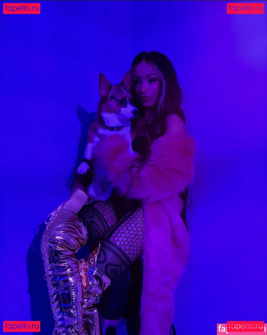 Sasha Banks Onlyfans Photo Gallery 
