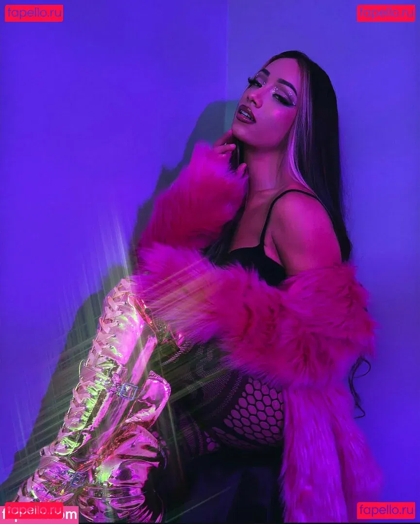 Sasha Banks Onlyfans Photo Gallery 