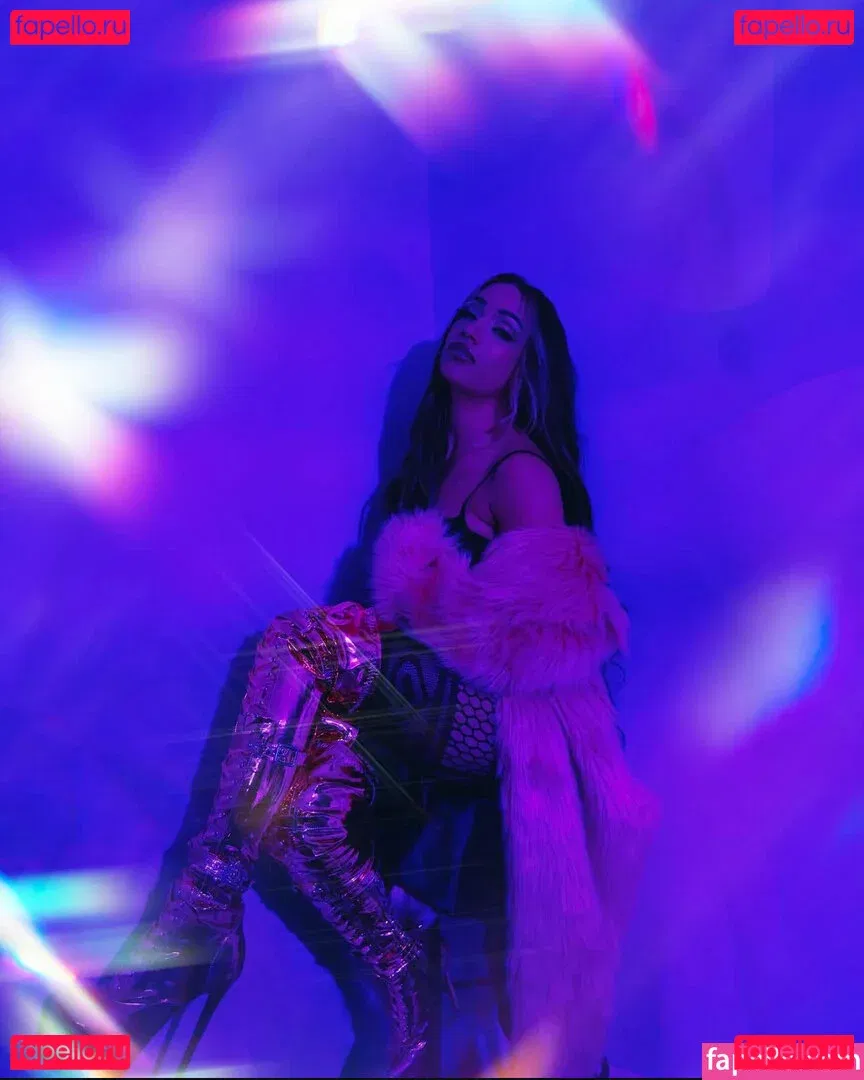 Sasha Banks Onlyfans Photo Gallery 