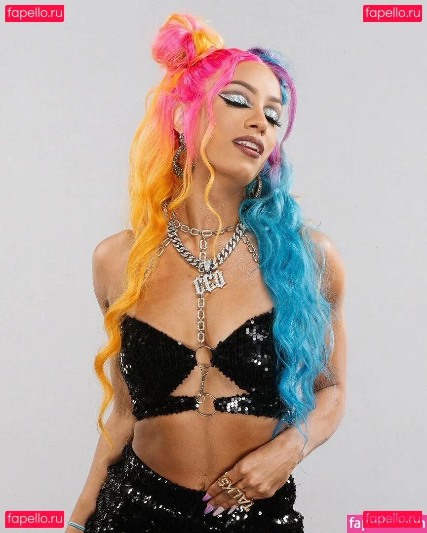 Sasha Banks Onlyfans Photo Gallery 