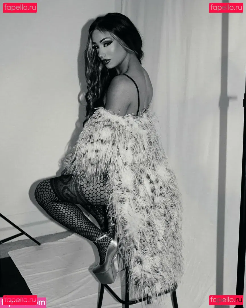 Sasha Banks Onlyfans Photo Gallery 