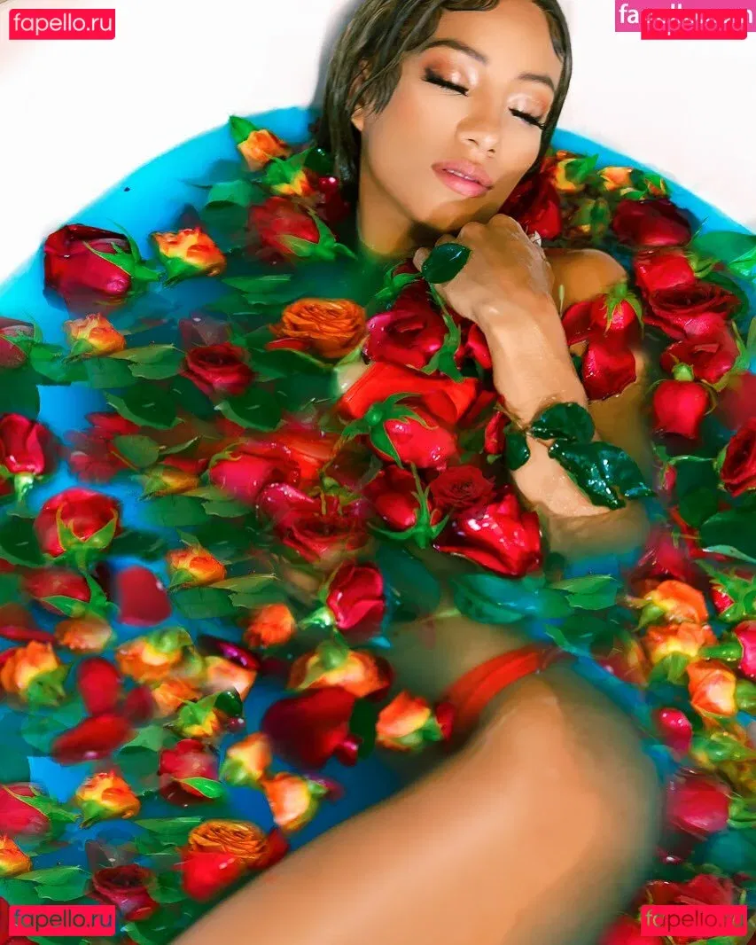 Sasha Banks Onlyfans Photo Gallery 