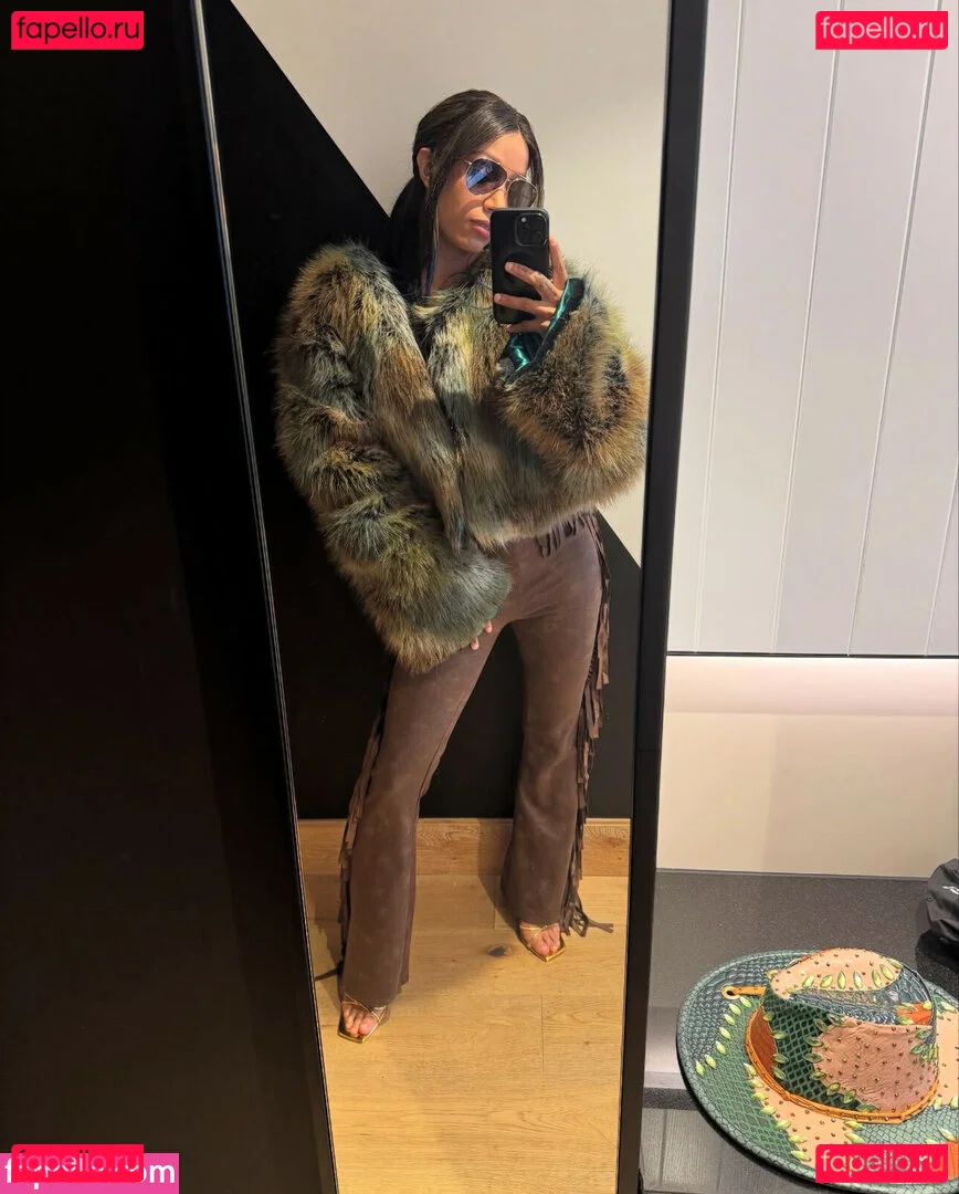 Sasha Banks Onlyfans Photo Gallery 