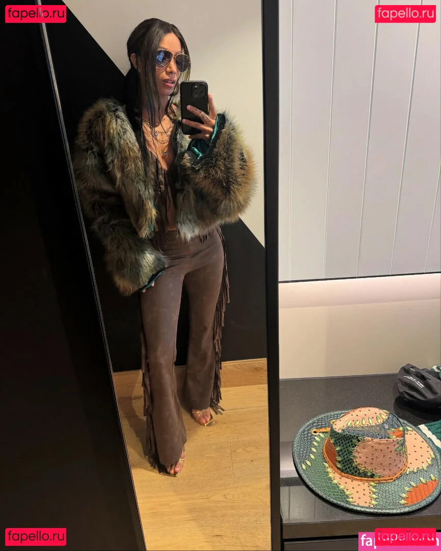 Sasha Banks Onlyfans Photo Gallery 