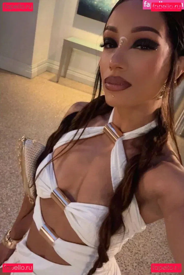 Sasha Banks Onlyfans Photo Gallery 