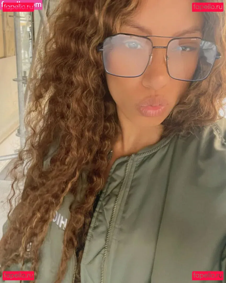 Sasha Banks Onlyfans Photo Gallery 