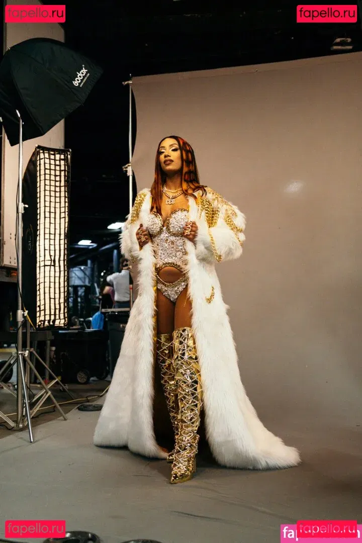 Sasha Banks Onlyfans Photo Gallery 