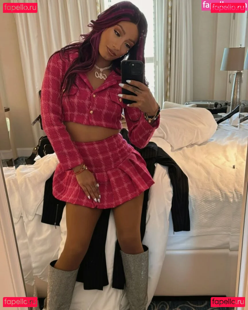 Sasha Banks Onlyfans Photo Gallery 