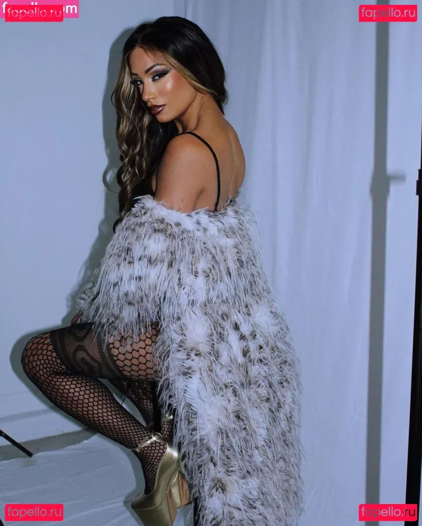 Sasha Banks Onlyfans Photo Gallery 