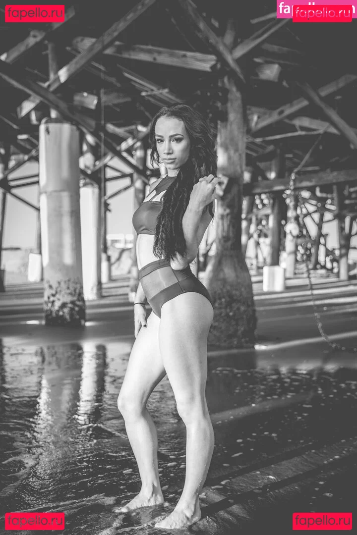 Sasha Banks Onlyfans Photo Gallery 