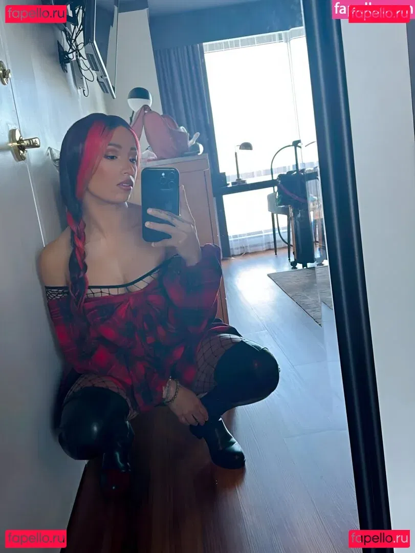 Sasha Banks Onlyfans Photo Gallery 