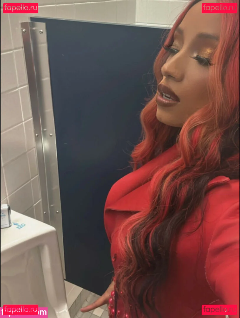 Sasha Banks Onlyfans Photo Gallery 