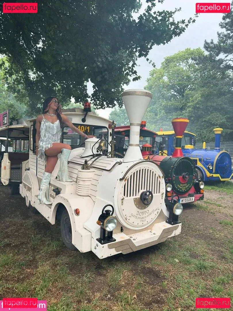 Sasha Banks Onlyfans Photo Gallery 