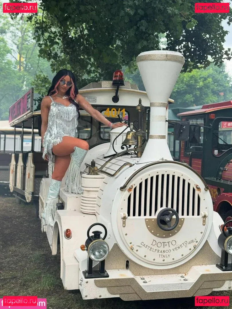 Sasha Banks Onlyfans Photo Gallery 