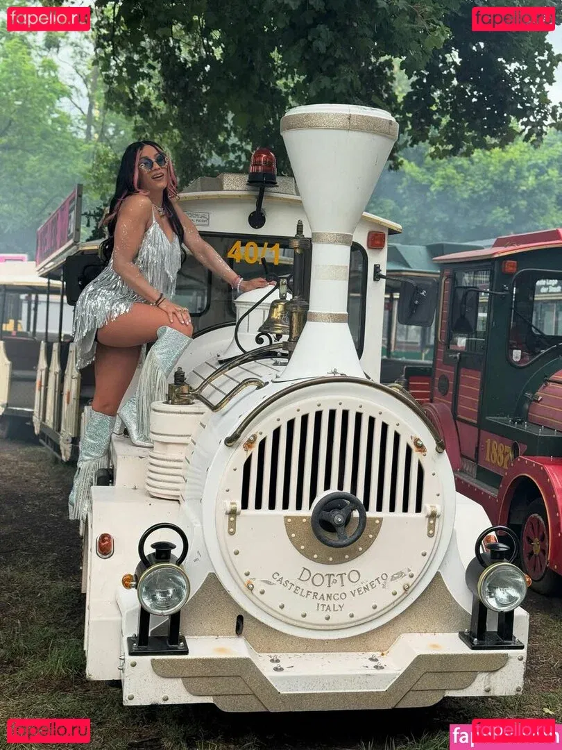 Sasha Banks Onlyfans Photo Gallery 