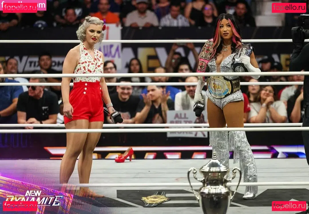 Sasha Banks Onlyfans Photo Gallery 