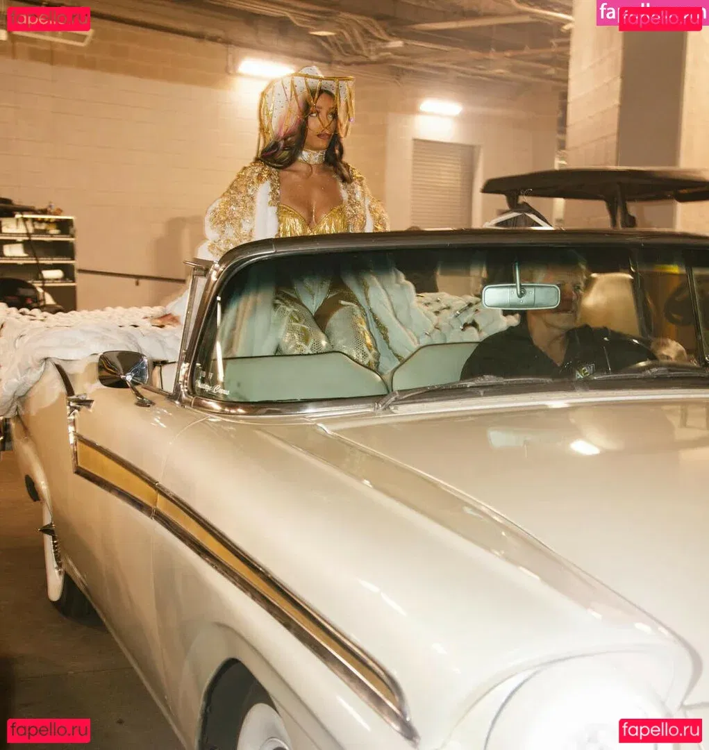 Sasha Banks Onlyfans Photo Gallery 