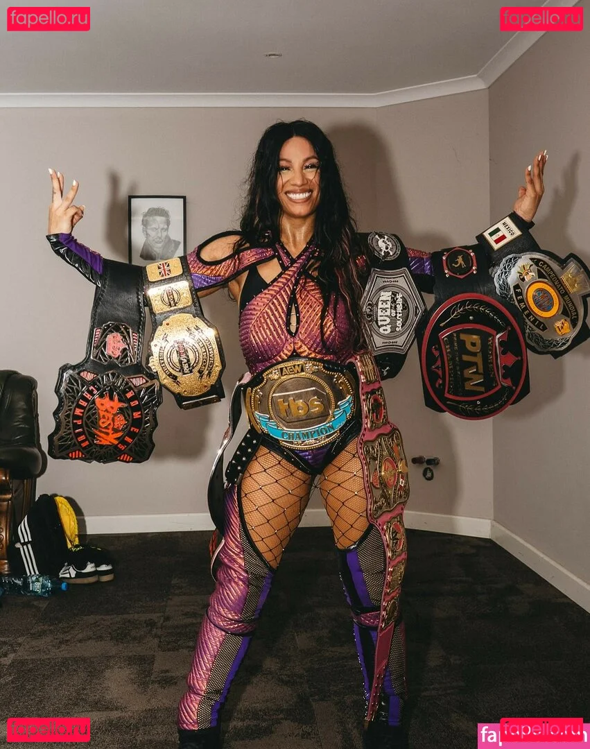 Sasha Banks Onlyfans Photo Gallery 