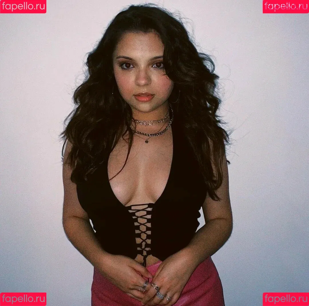 Cree Cicchino Onlyfans Photo Gallery 