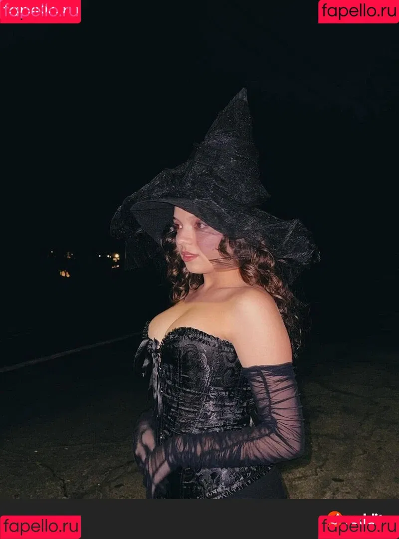 Cree Cicchino Onlyfans Photo Gallery 