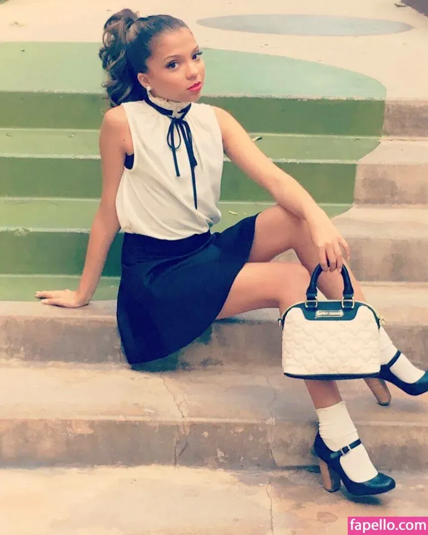 Cree Cicchino Onlyfans Photo Gallery 