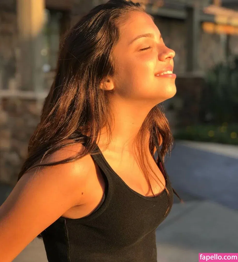 Cree Cicchino Onlyfans Photo Gallery 