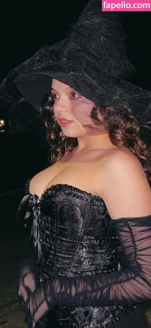 Cree Cicchino Onlyfans Photo Gallery 