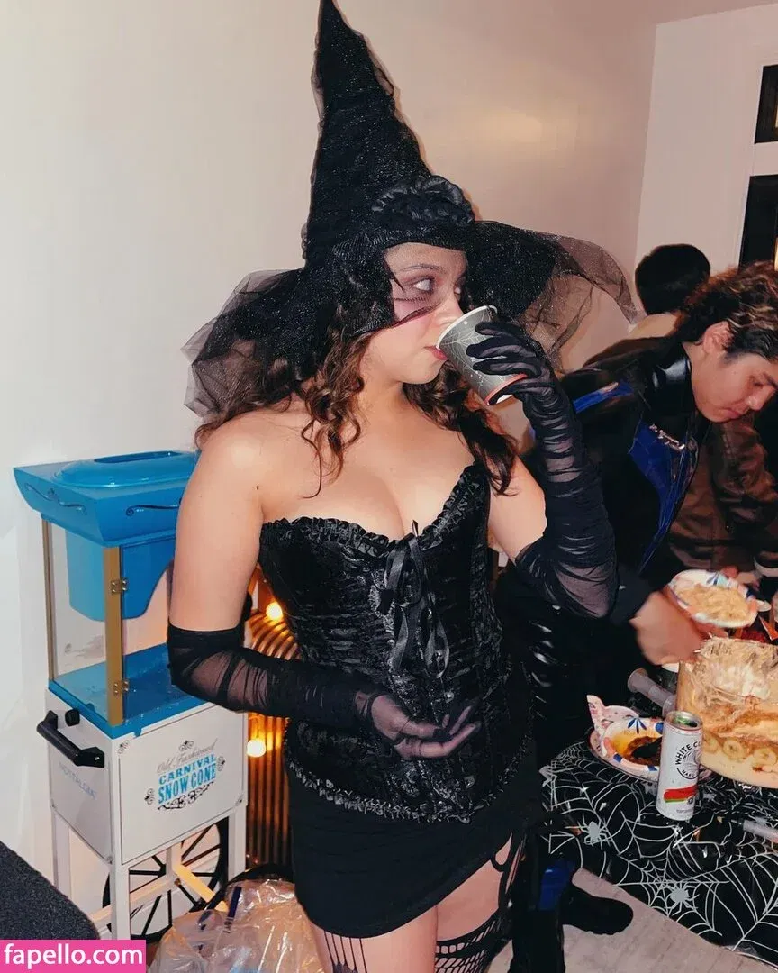 Cree Cicchino Onlyfans Photo Gallery 