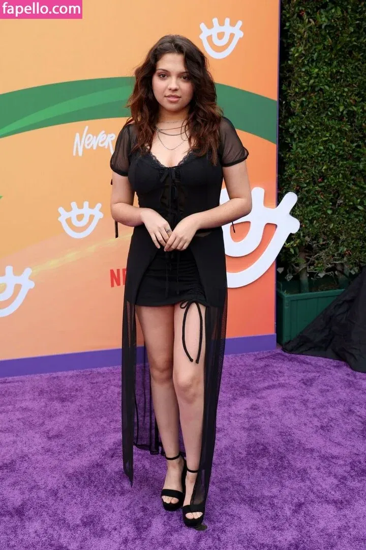 Cree Cicchino Onlyfans Photo Gallery 