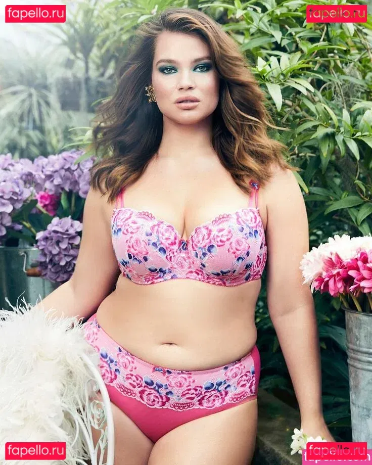 Tara Lynn Onlyfans Photo Gallery 